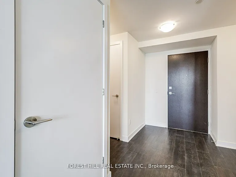 2221 Yonge St #5010 — Photo 11
