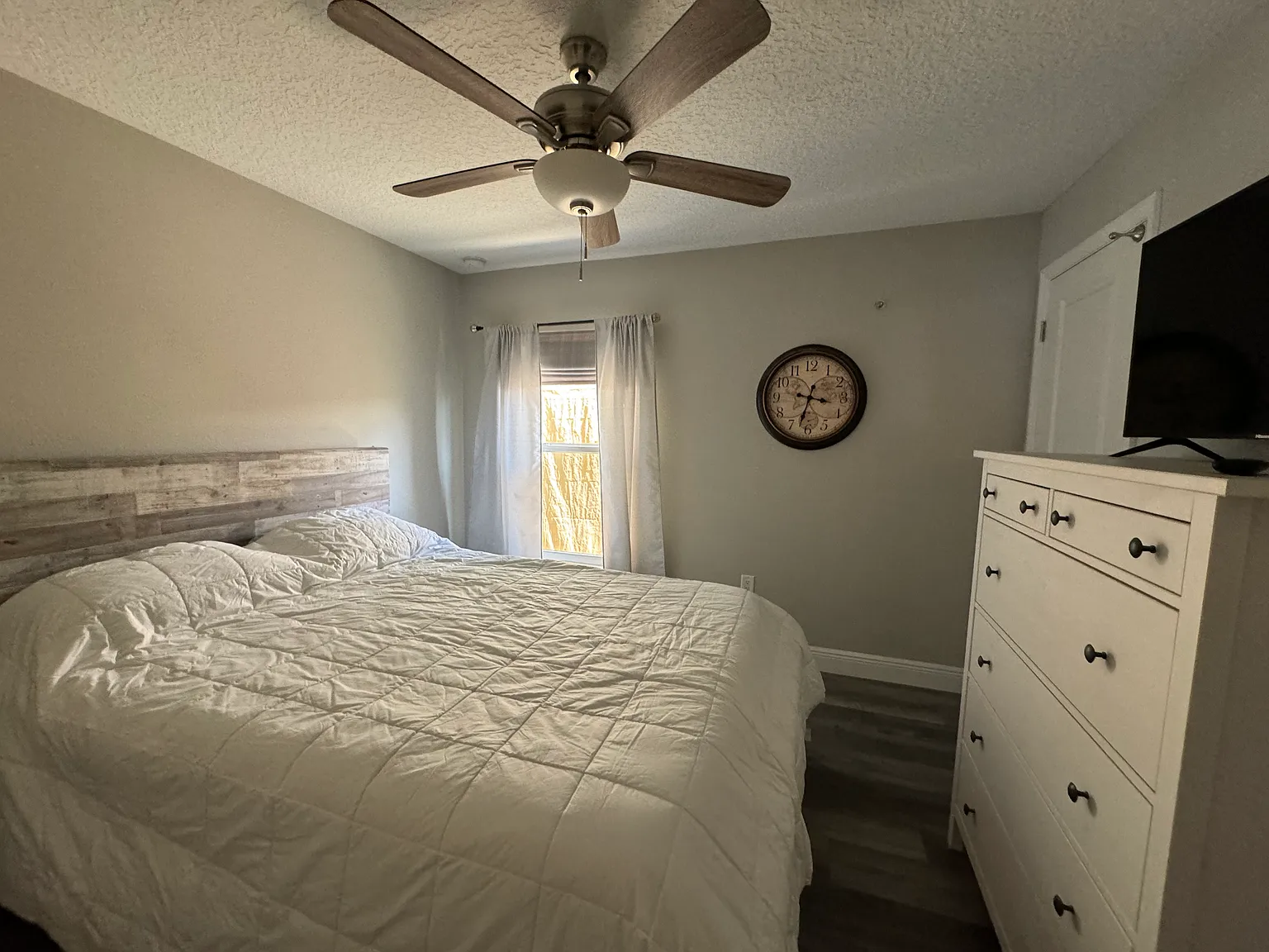 4 bed, 2470 sqft, $2,495 — Photo 4