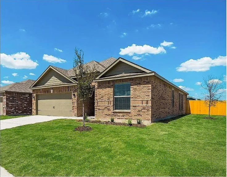905 Calhoun Dr — Photo 1