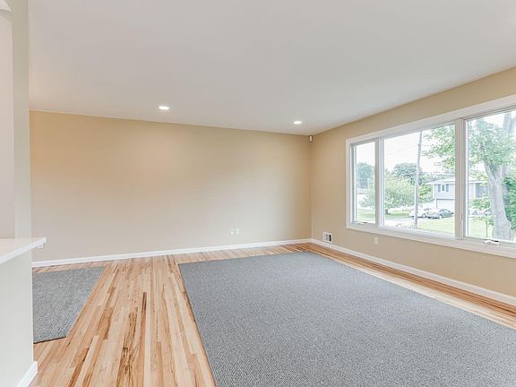 3rd image of 40 Barbara Ave