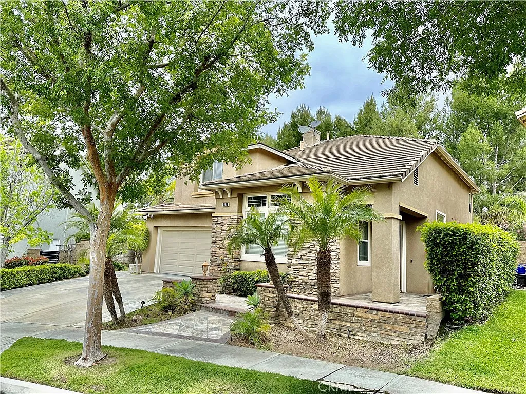 5 bed, 2628 sqft, $5,300 — Photo 2