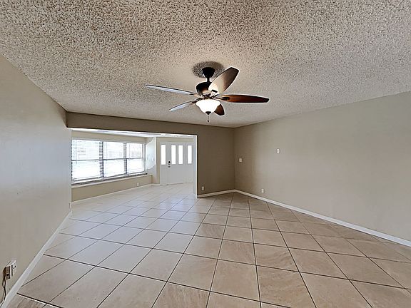 3rd image of 917 SE 16th Pl