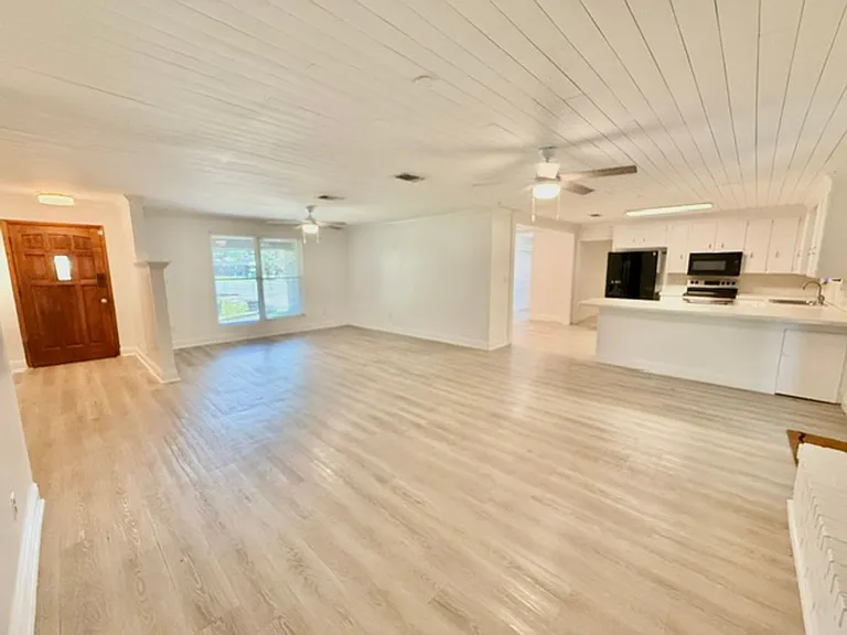 203 Hastings Ct — Photo 5
