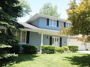 375 Willow Green Dr, Amherst, NY 14228