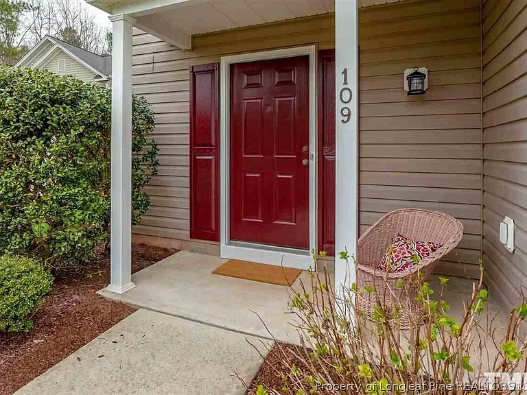 109 Chilmark Ridge Dr — Photo 2