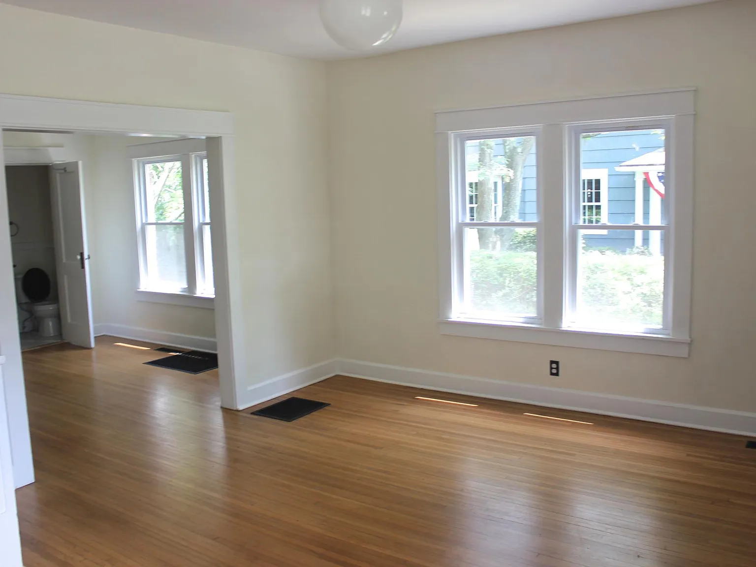 3 bed, 1.5 bath, 1575 sqft, $2,400 — Photo 3
