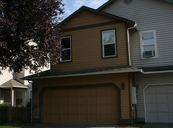 2nd image of 823 Pine Ave