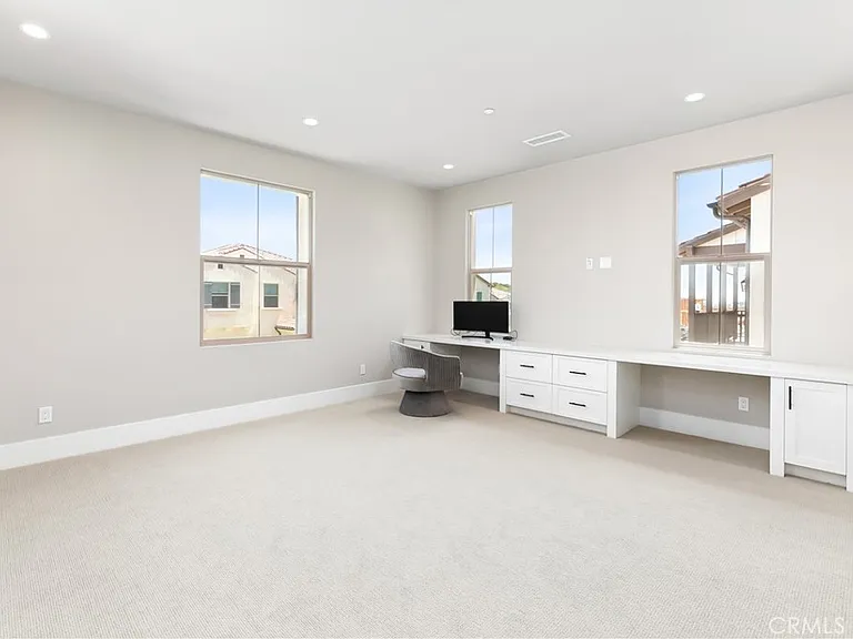 127 Oakstone — Photo 13