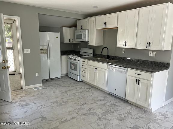 5th image of 161 Ronald Road