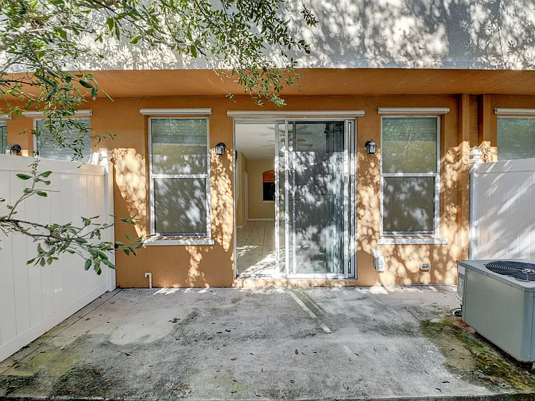 113 Hemingway Ct — Photo 13