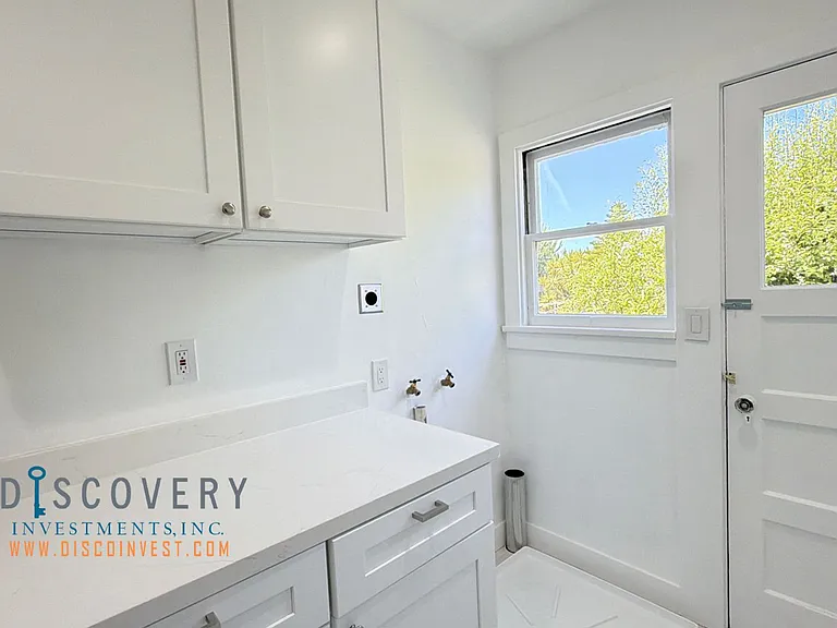 611 Clayton Ave — Photo 20