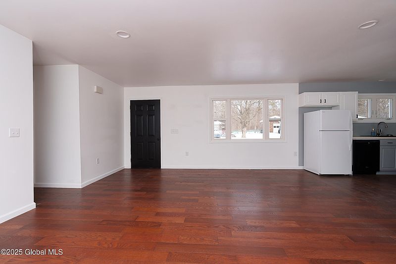 2nd image of 8 Hewitt Street