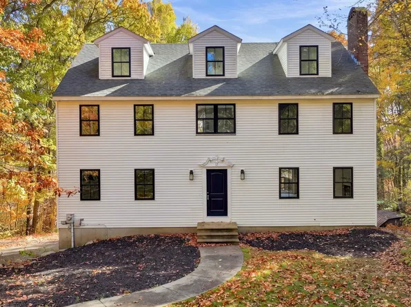 16 E Applewood Dr, Charlton, MA 01507