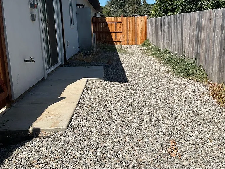 1505 Marshall Ln — Photo 11