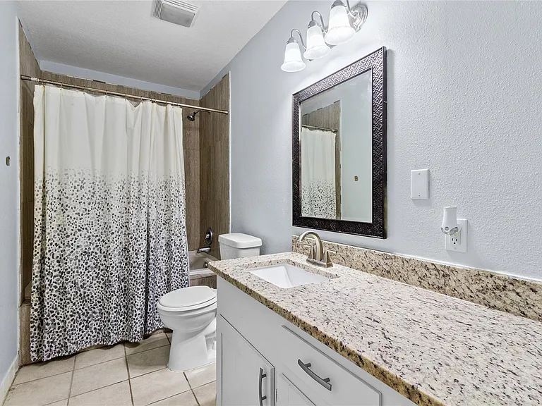 416 E Myrtle St — Photo 21