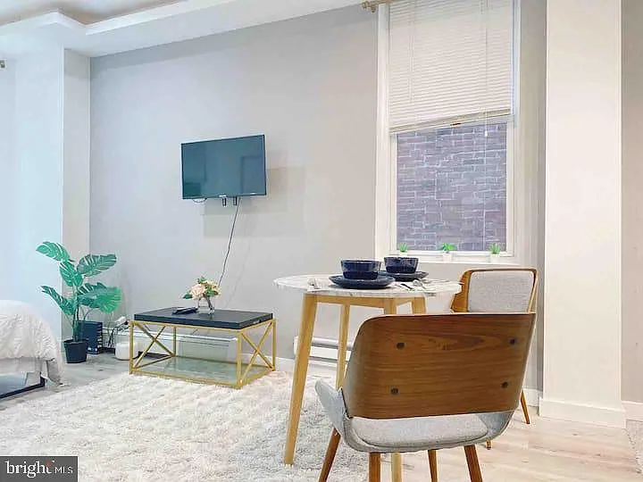 2402 Spruce St #1R — Photo 2
