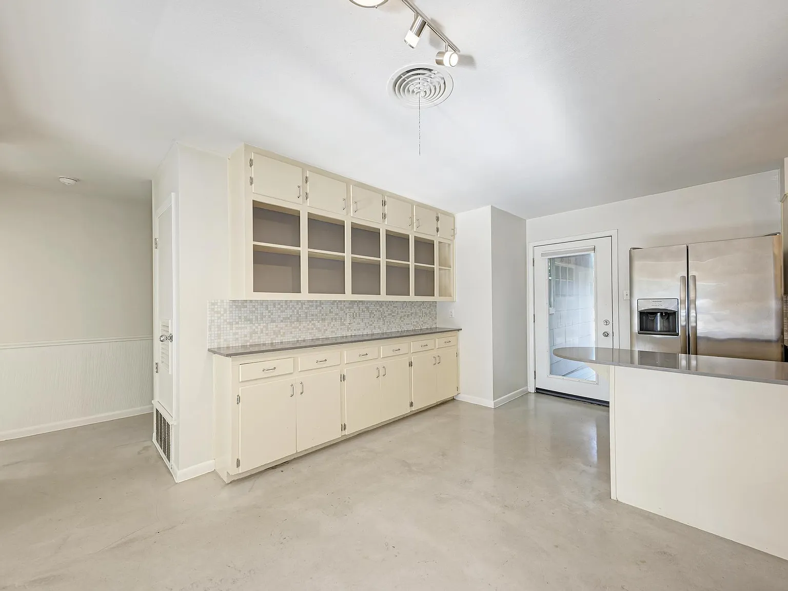3 bed, 2.0 bath, 1122 sqft, $2,950 — Photo 4