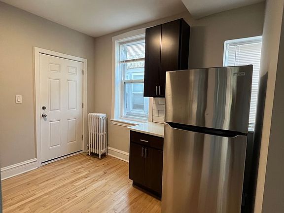 5th image of 2854-58 W Barry Ave #2854-2