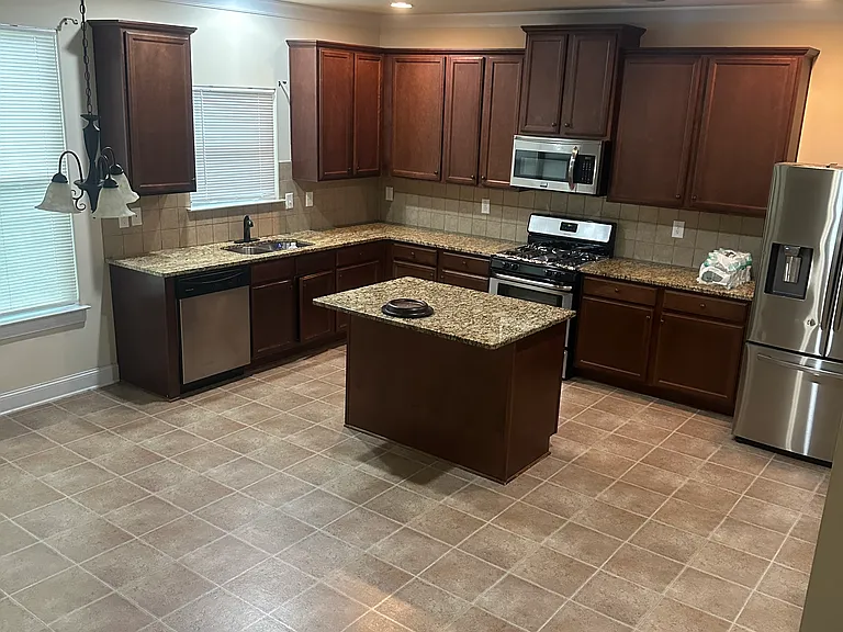 595 Highbranch Cir — Photo 39