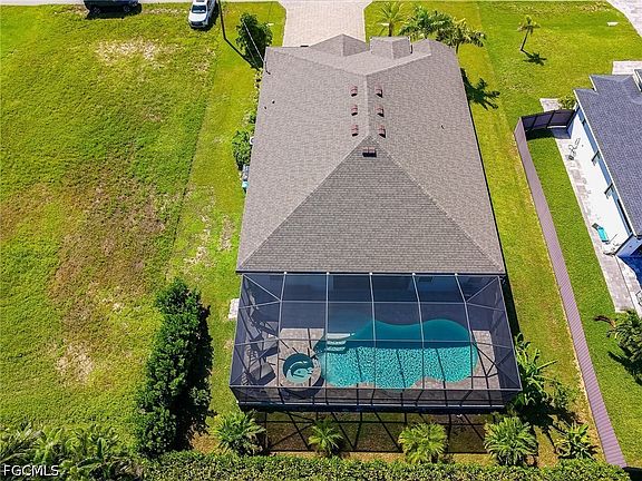 2nd image of 113 SW 33rd Pl