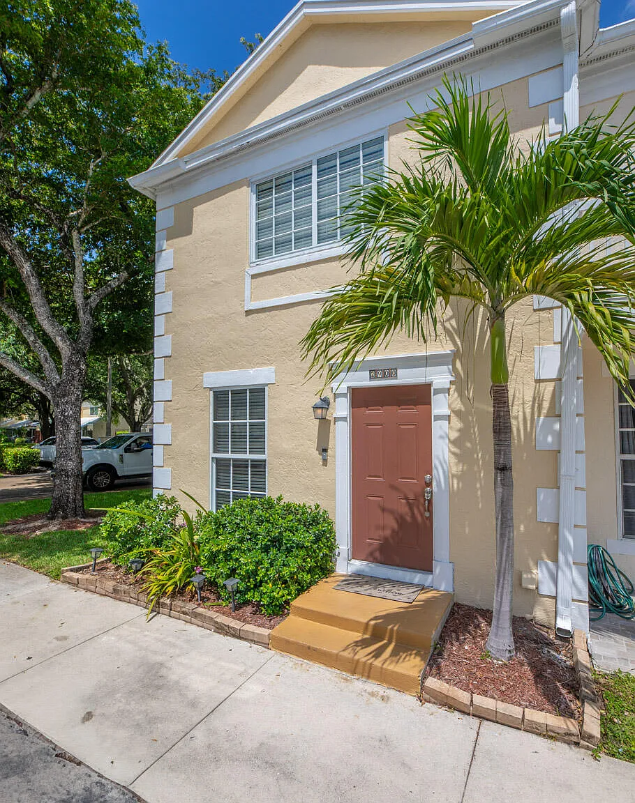 2 bed, 2.5 bath, 1258 sqft, $2,700 — Photo 3