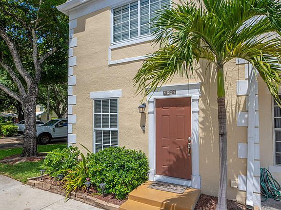 3rd image of 2900 Dorchester Ln #2900