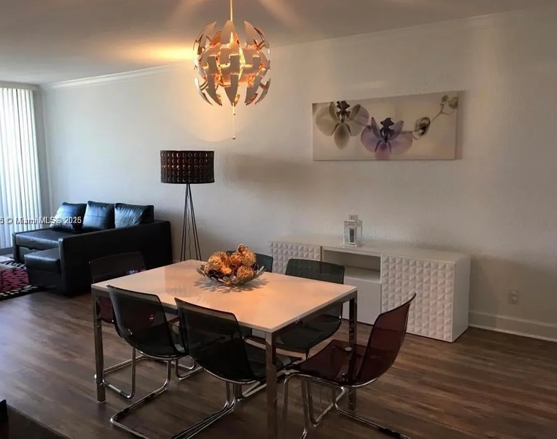 1 bed, 898 sqft, $2,500 — Photo 3