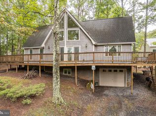1312 Lakeview Dr, Cross Junction, VA 22625