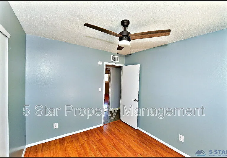 10117 Mercedes St — Photo 36