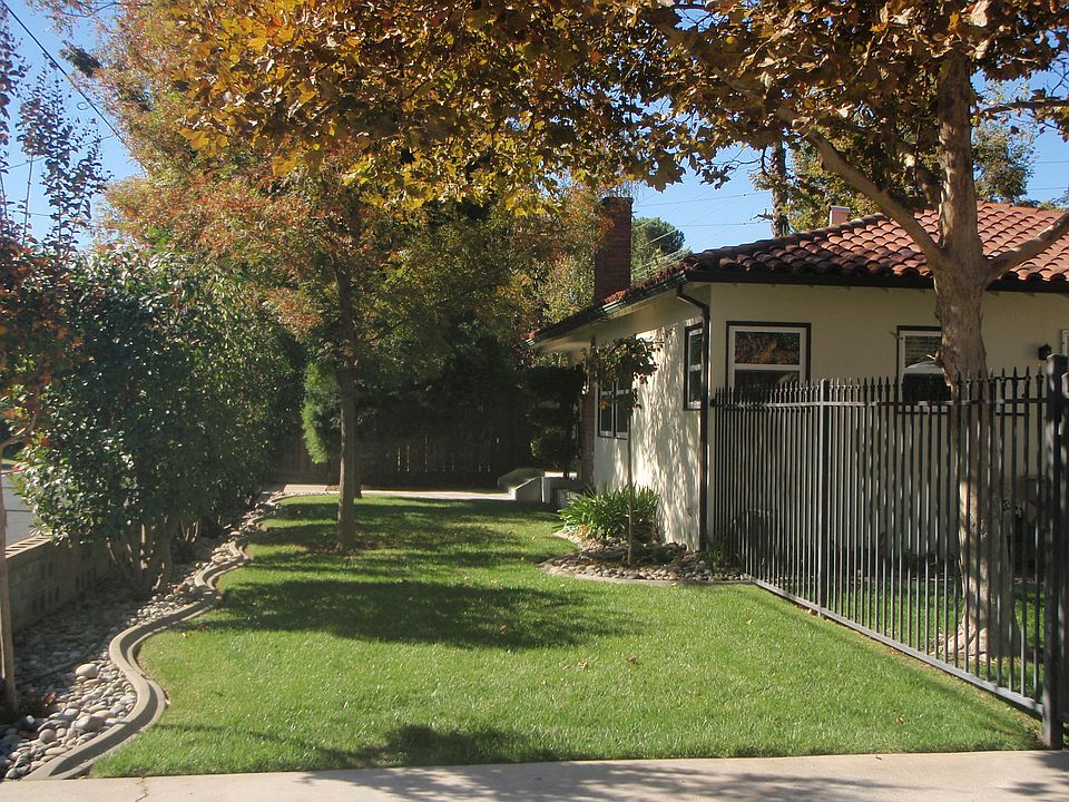 Frontyard near driveway