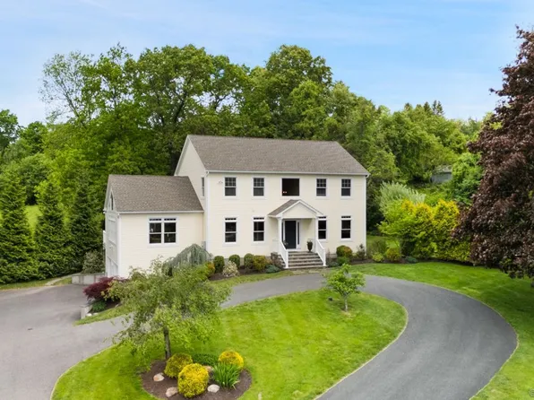 8 Meadowview Drive, Brookfield, CT 06804