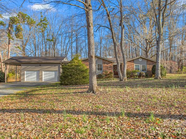 2068 Country Trl, Asheboro, NC 27205