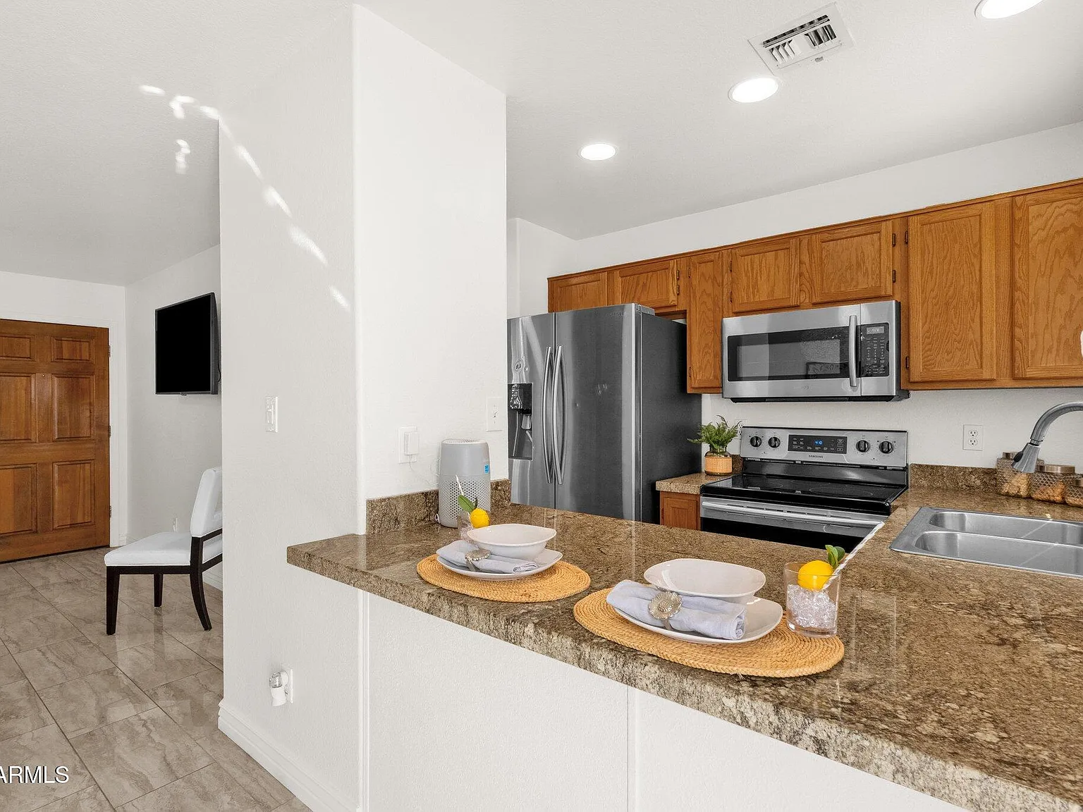 2 bed, 2.0 bath, 912 sqft, $2,200 — Photo 4