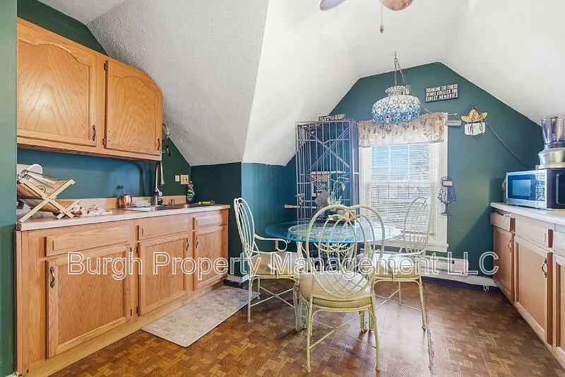 2 bed, 1.0 bath, $1,100 — Photo 3