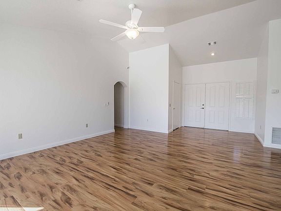 4th image of 2400 Desert Glen Dr