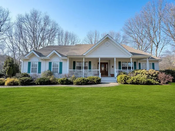 5 Dorm Court, East Setauket, NY 11733