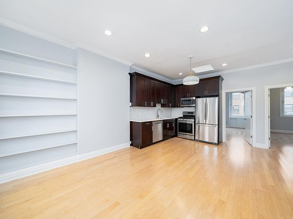 4th image of 13 Bentley Ave #3