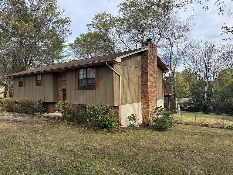 1723 Joan Dr — Photo 2