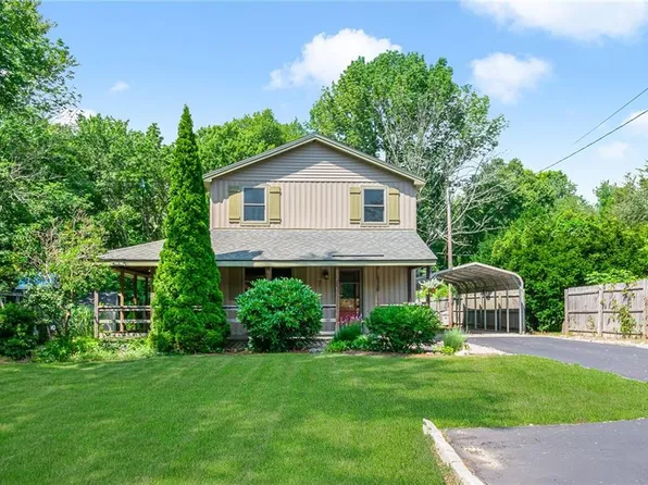 7 Oak St, Ashaway, RI 02804