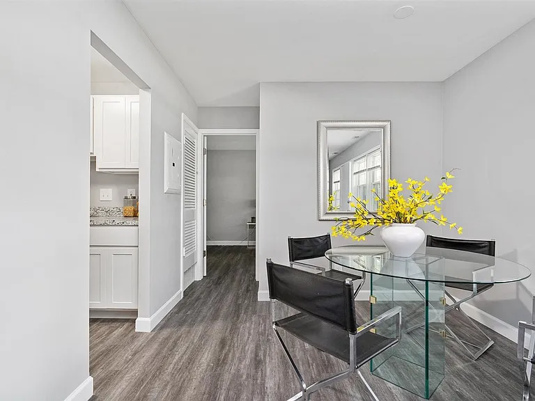Maple View Apartments — Photo 6