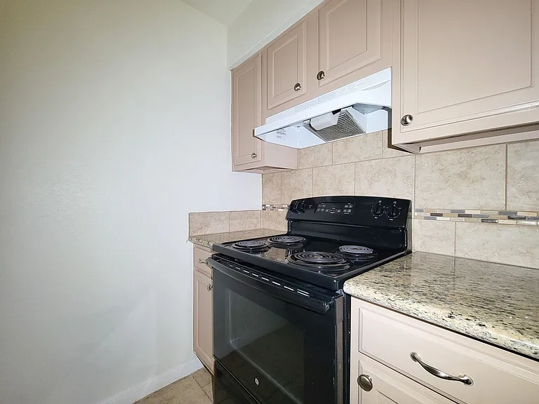 Kimberly House Apartments — Photo 20