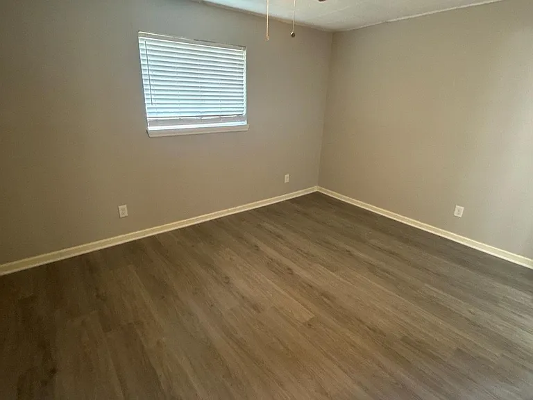 8807 Barton St — Photo 10