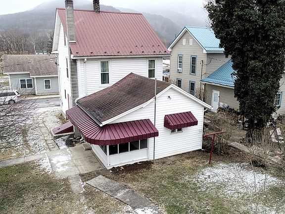 4th image of 544 Reservoir St