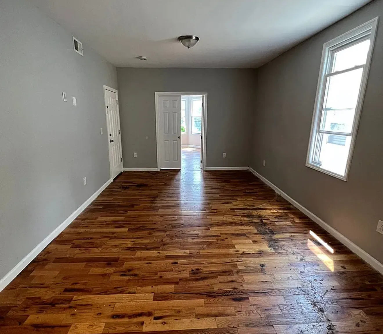 3 bed, $2,100 — Photo 3