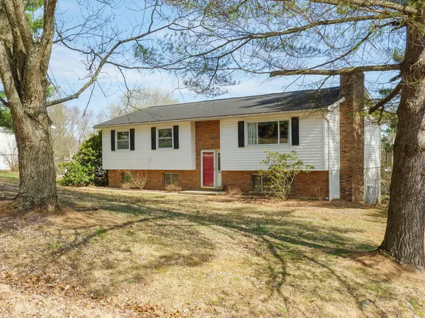 315 Estates Dr, Athens, OH 45701