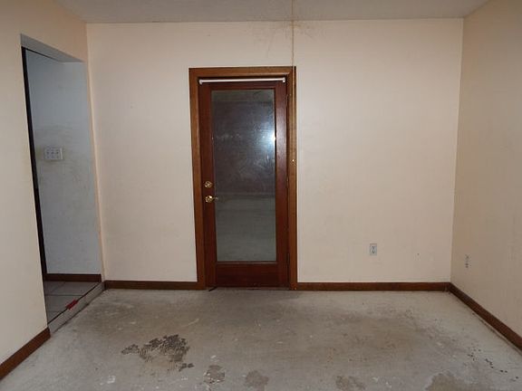 3rd image of 16566 SE 57th Pl