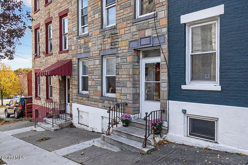 2nd image of 98 Livingston Avenue
