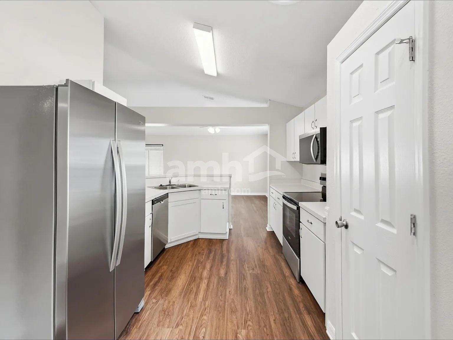 3 bed, 2.0 bath, 1868 sqft, $2,720 — Photo 4