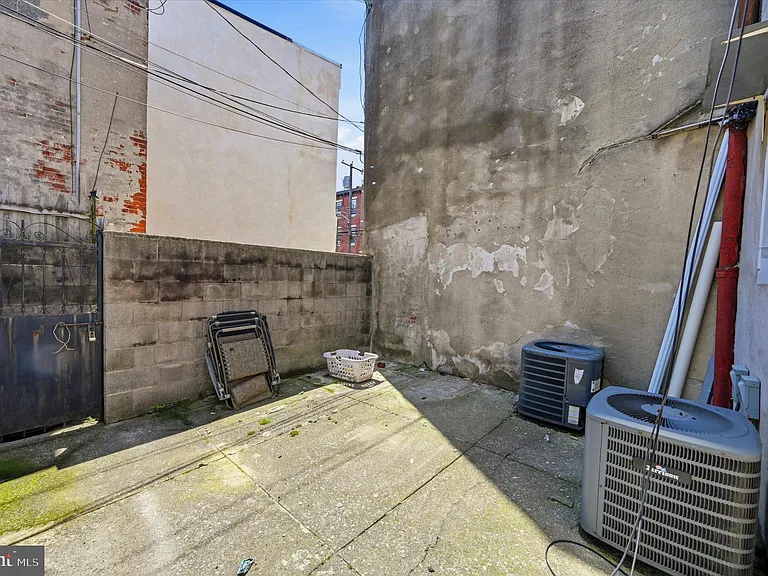 1241 S 8th St — Photo 14