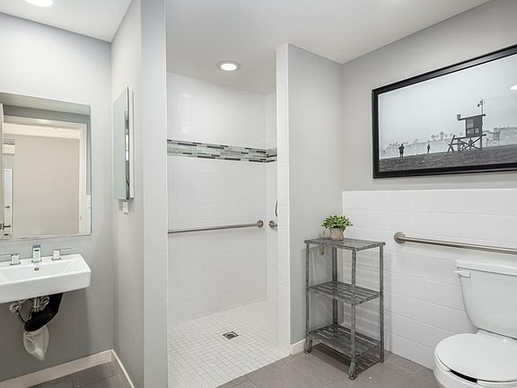 4th image of 131 Tribeca Way